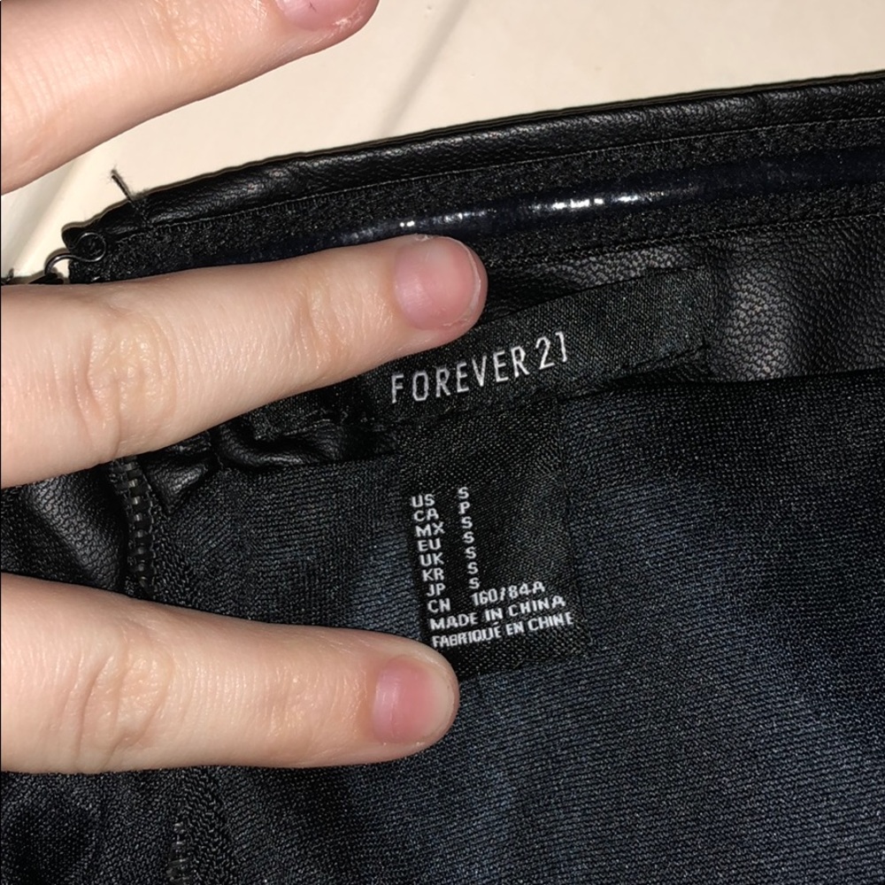 5/$25✨NWOT Forever 21 Faux Leather Peplum Top - Picture 6 of 6